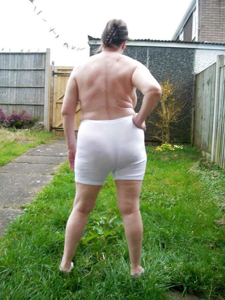 Жирные женщины в белых трусах