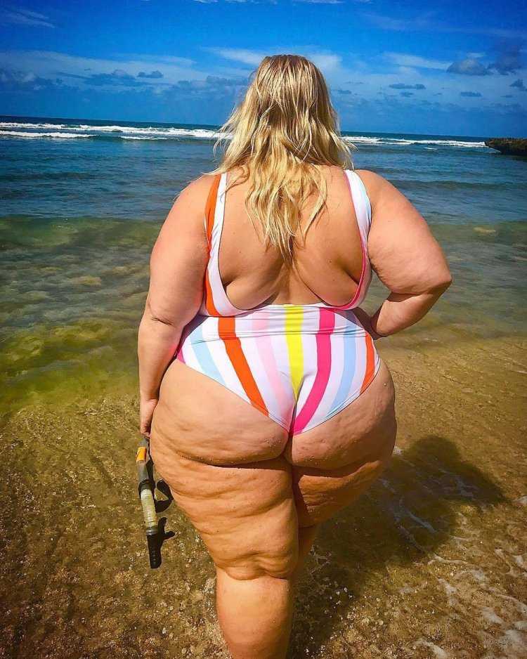 Анна о Брайен модель Plus Size в бикини