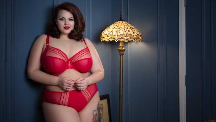 Plus Size Джорджина Хорн в белье