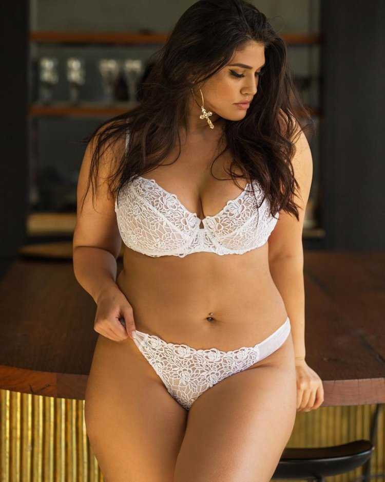 Модель Plus-Size ..Julia Lavrova