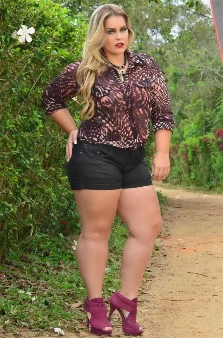 Вульгарная толстая женщина