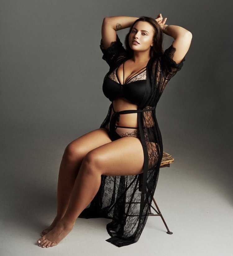 Каре на полных девушках