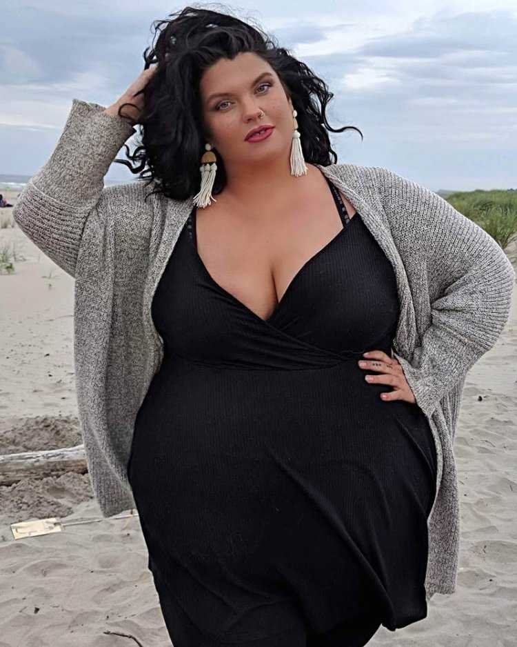 Женщины с крупными формами