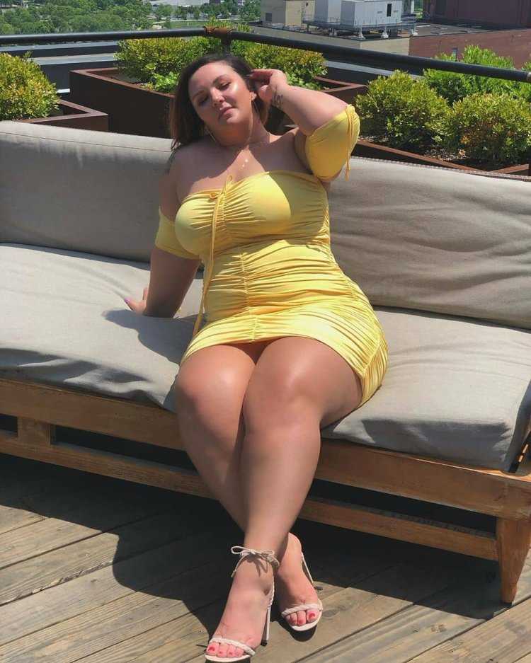 Огромные женские ляжки