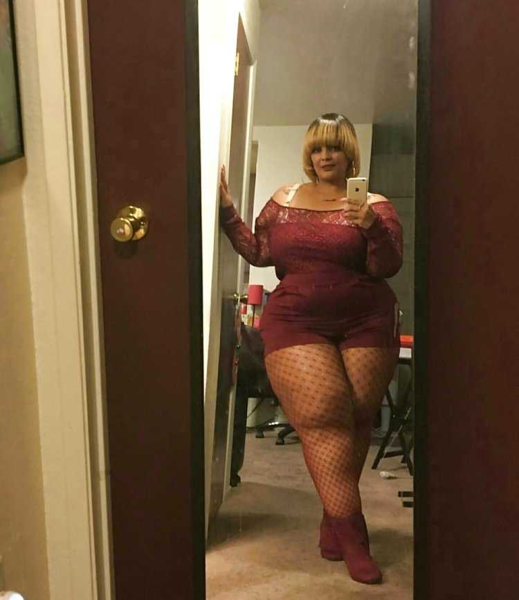 Взрослые женщины с толстыми ляжками