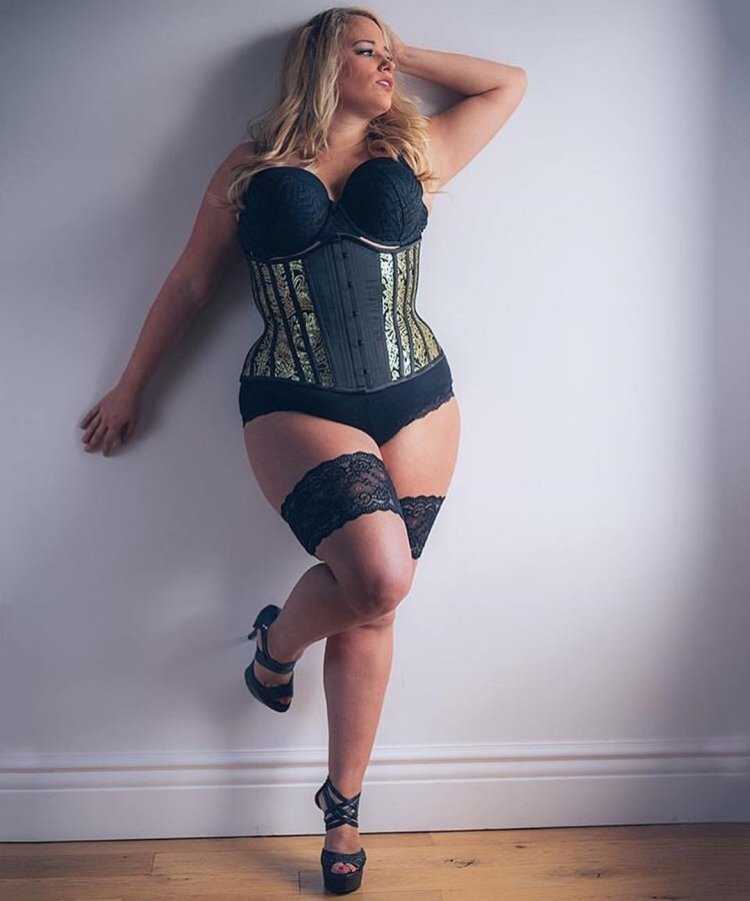 Модель плюс сайз Абигайл Гершон