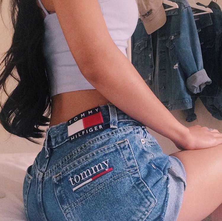 Попы в шортах