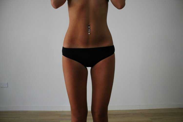 Худые девушки в леггинсах