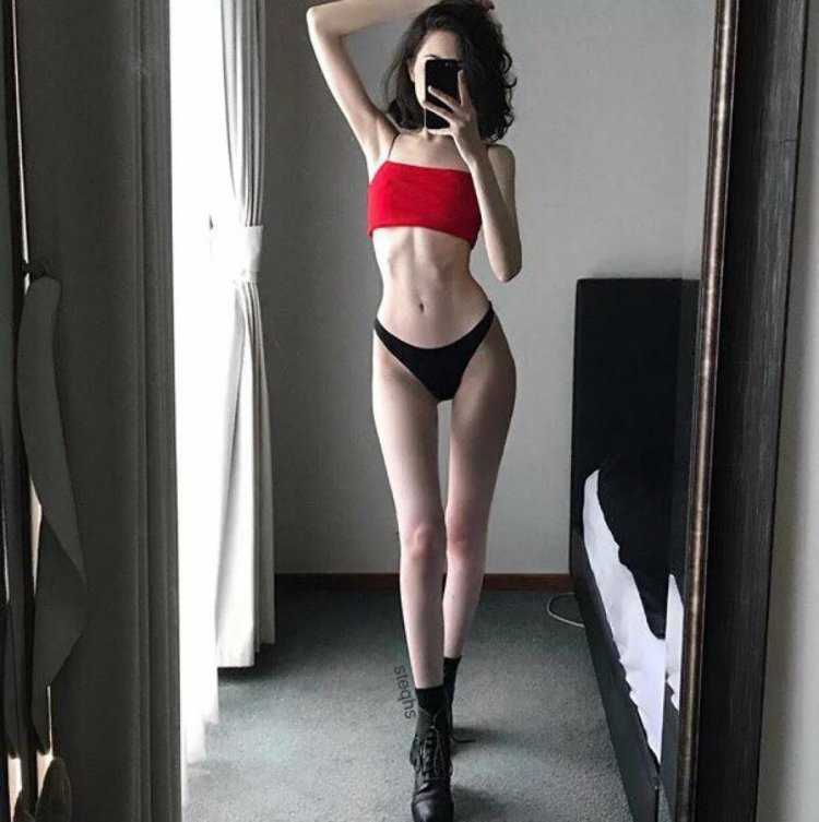 Стройные бедра