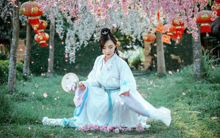 Китайская девушка в кимоно