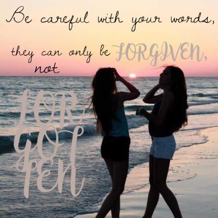 Подруги на море