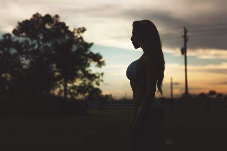 Тень девушки