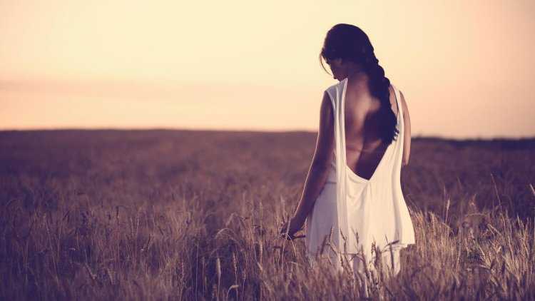 Девушка со спины