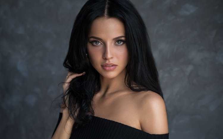 Модели с черными волосами