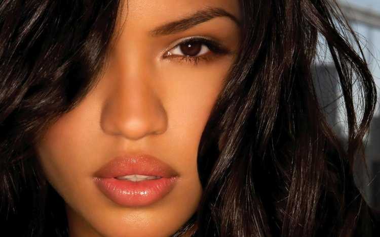 Красивые пухлые губы