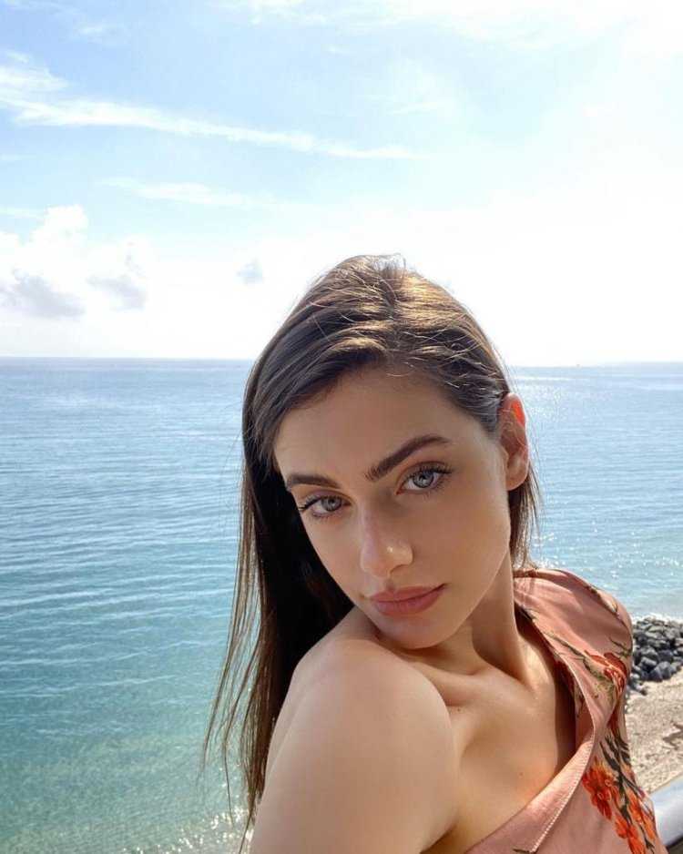 Яэль Шелбиа модель