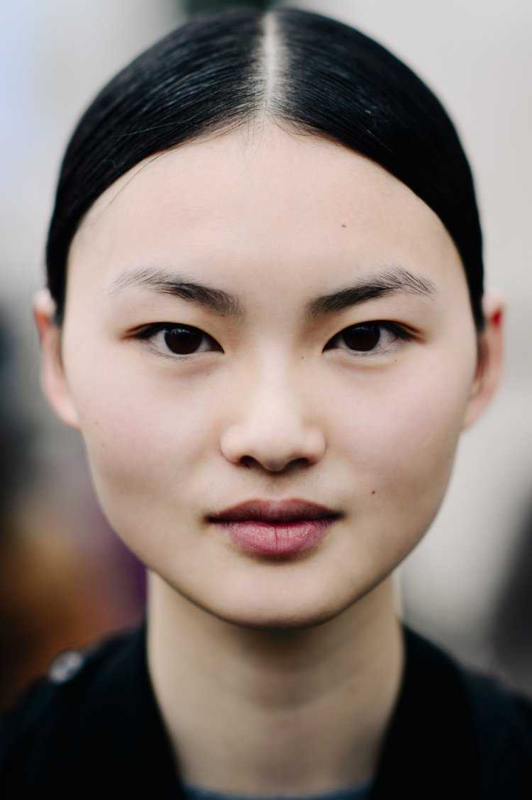 Люди азиатской внешности