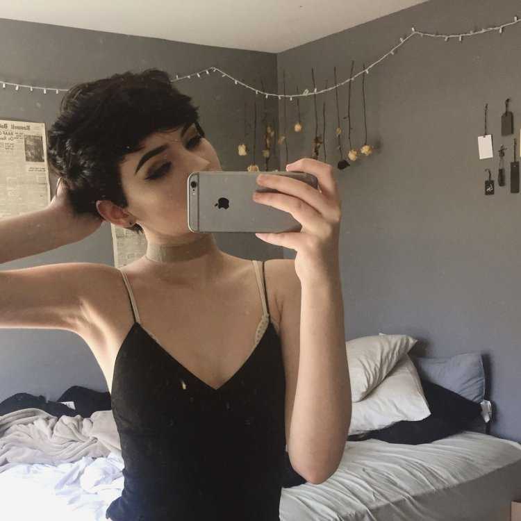 Селфи с короткими волосами