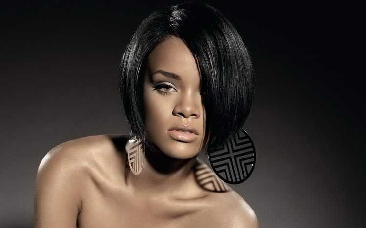 Высокая брюнетка с короткой стрижкой69