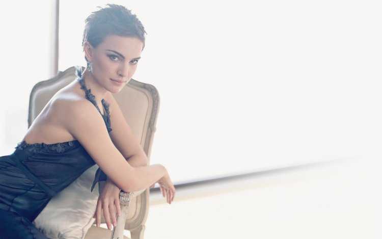 Натали Портман с короткой стрижкой