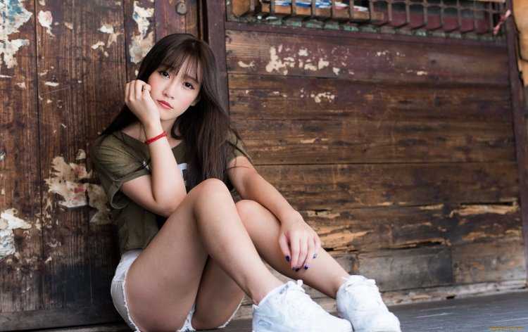 Милая азиаточка