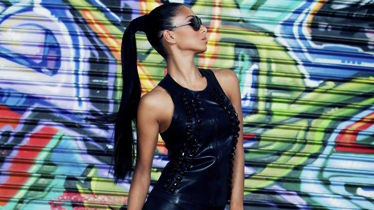 Сексуальная Николь Шерзингер с хвостиком