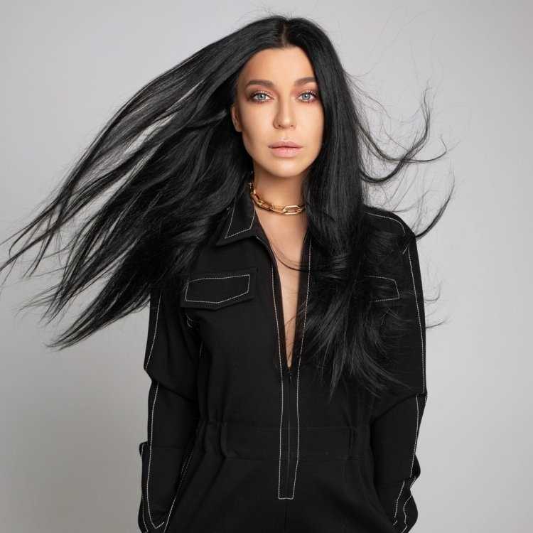 Высокая русская певица брюнетка61