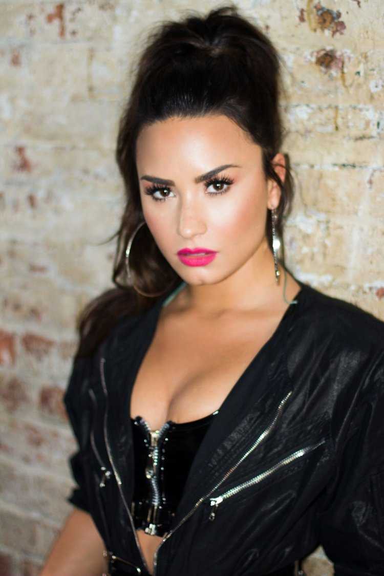 Певица брюнетка 90 годов