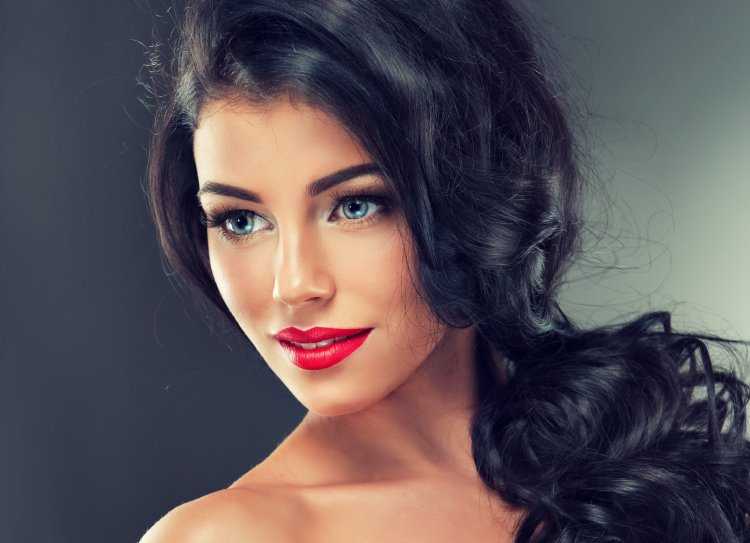 Красивые черные волосы