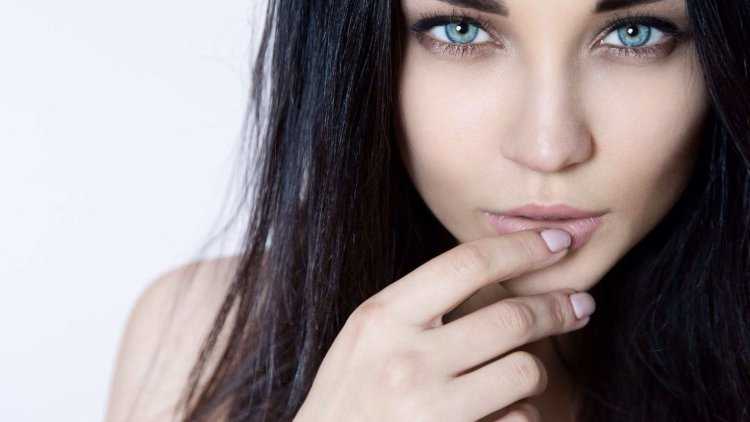 Высокие брюнетки с голубыми глазами17