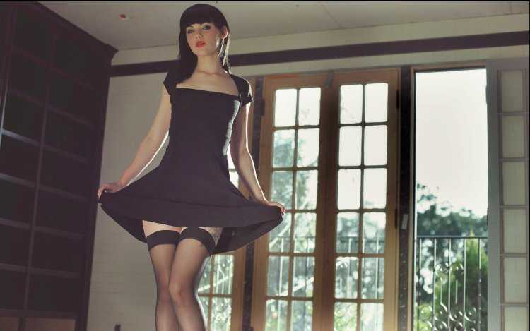 Melissa Clarke в платье