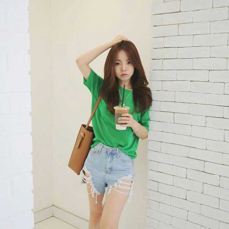 Зелёная одежда для девушки корейская