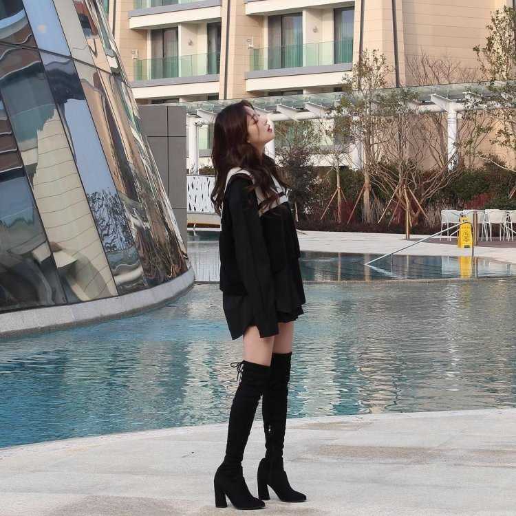 Кореянки на улице в полный рост