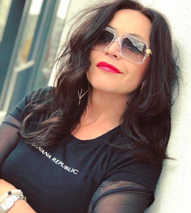 Женщины брюнетки за 50 лет