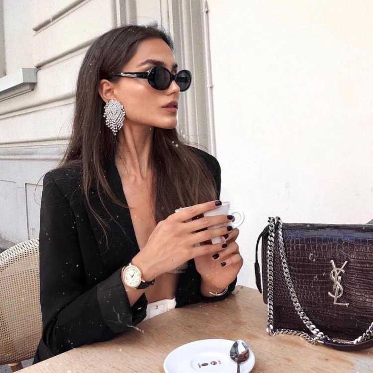 Богатая девушка