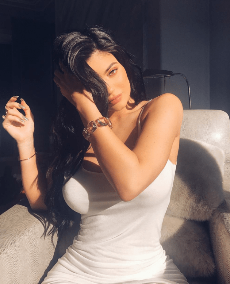 Кайли Дженнер селфи