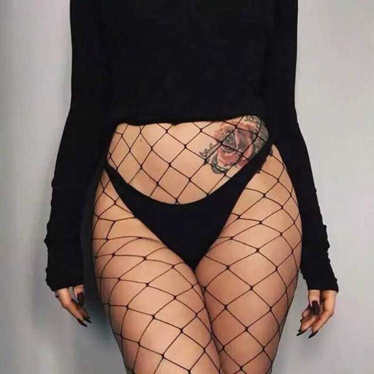 Девушки в колготках в крупную сетку