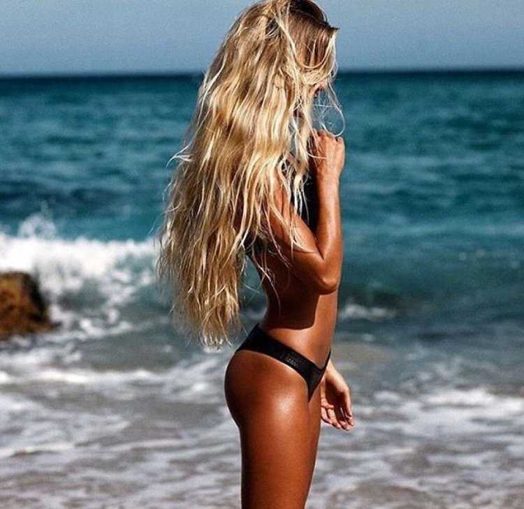 Виктория Одинцова в бикини