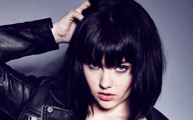 Зарубежная певица брюнетка с каре13