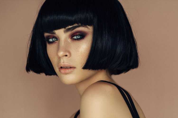 Зарубежная певица брюнетка с каре53