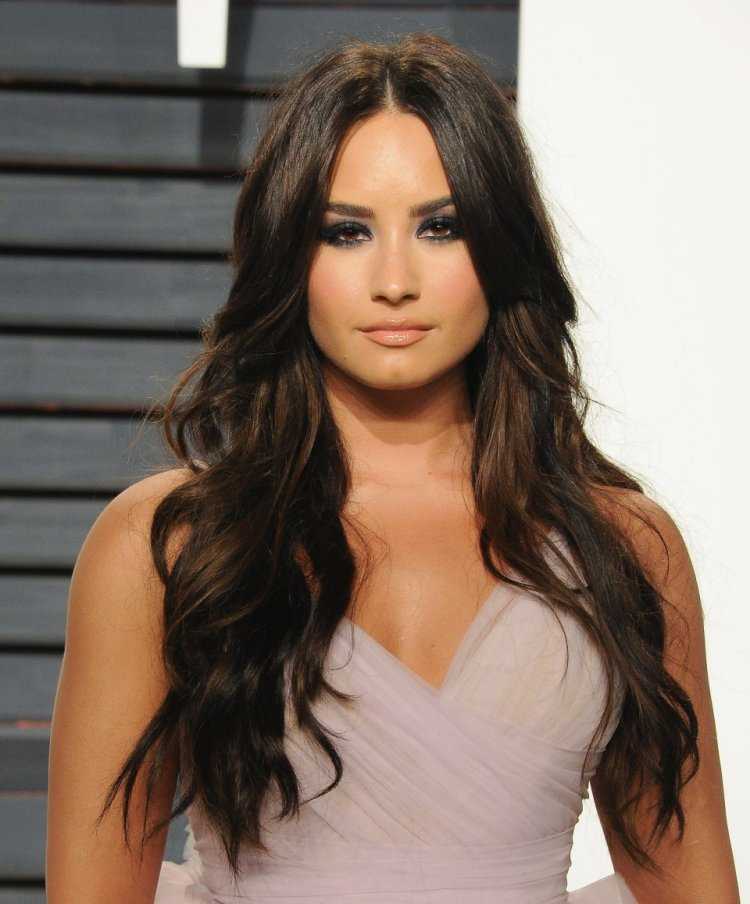 Ловато певица