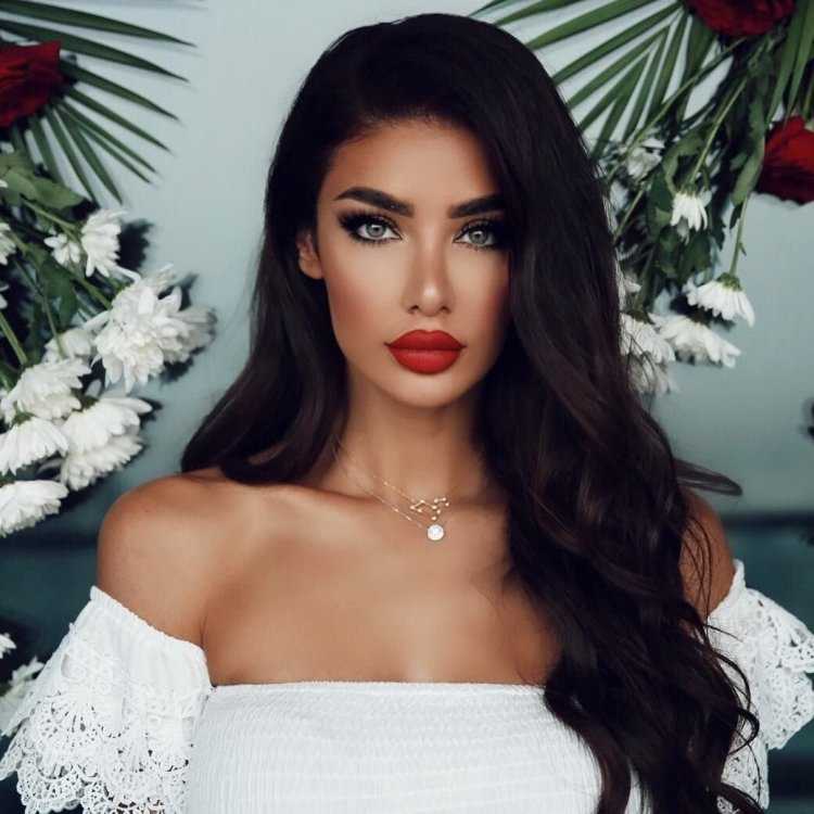 Свадебный макияж с красной помадой для брюнеток