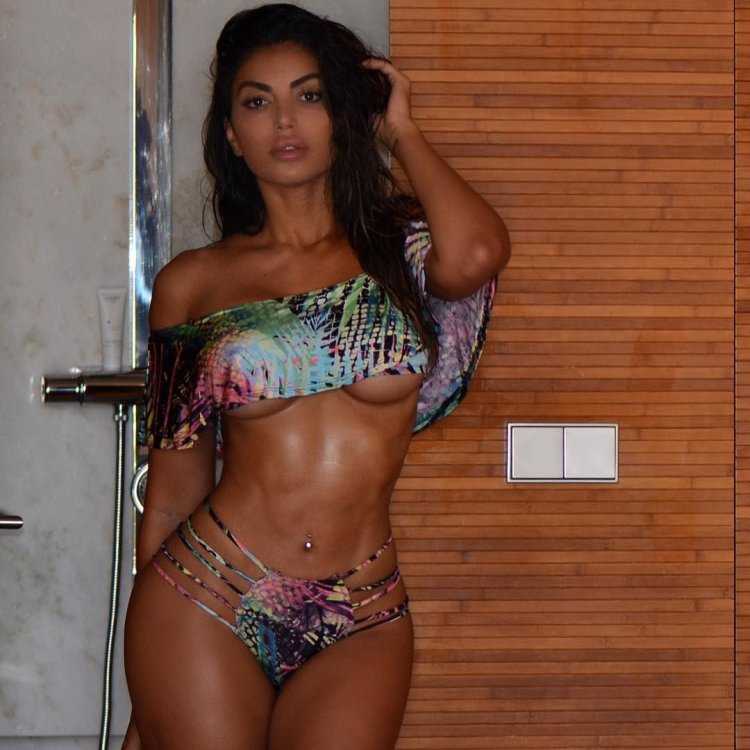 Ла Белла Рейна бикини