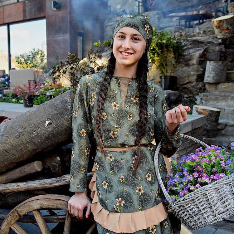 Грузинка в платке