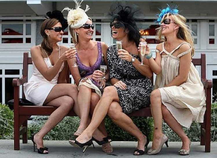 Веселые подруги