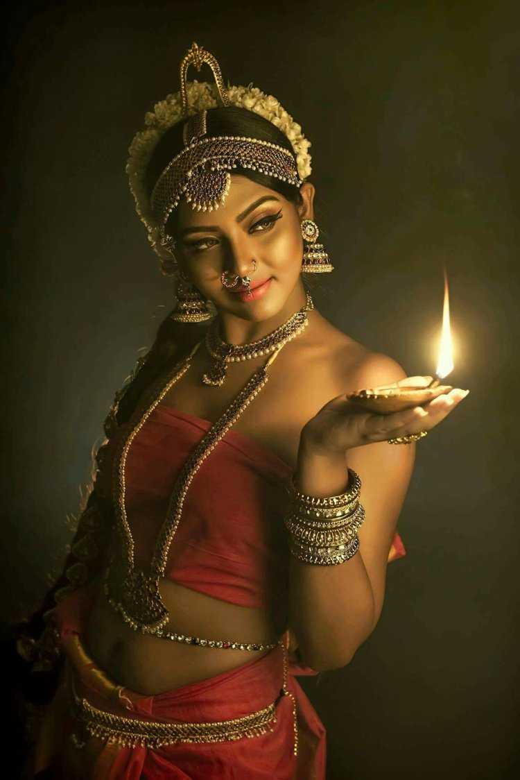 Красивая индианка Намасте