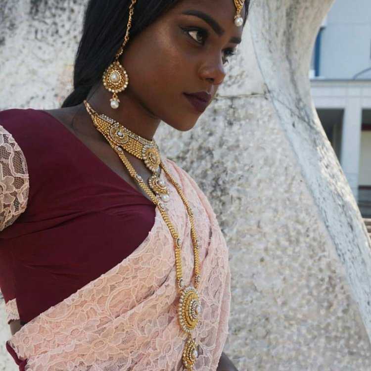 Смуглая индианка