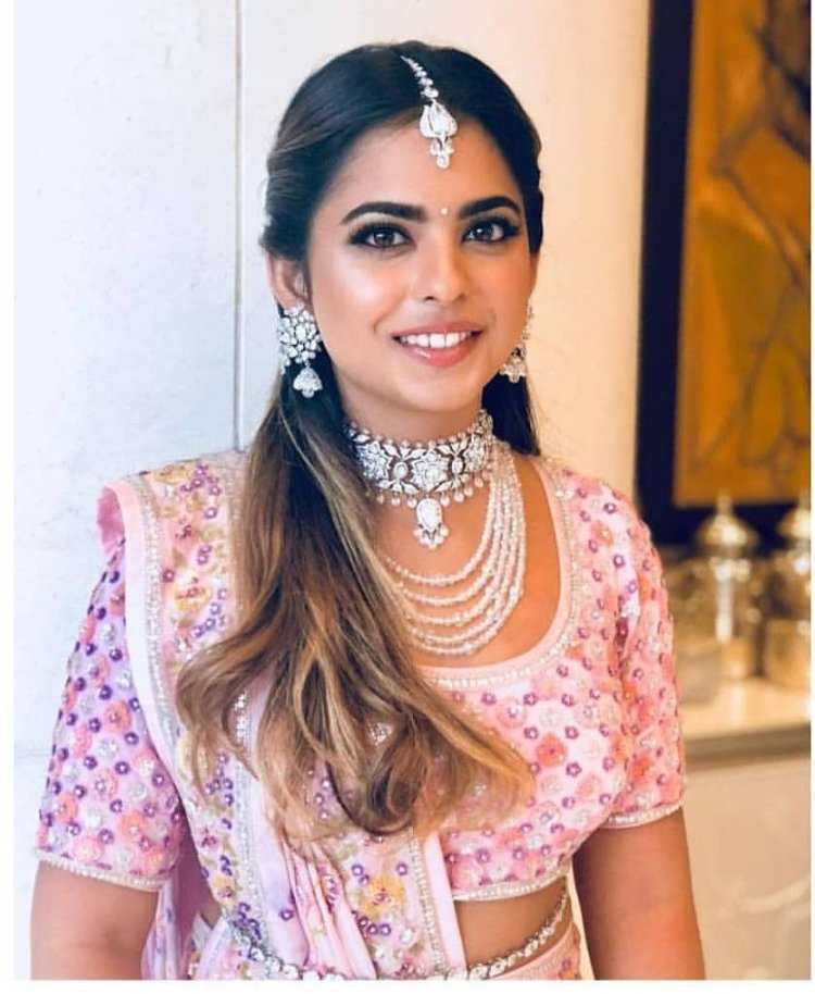 Нита Амбани