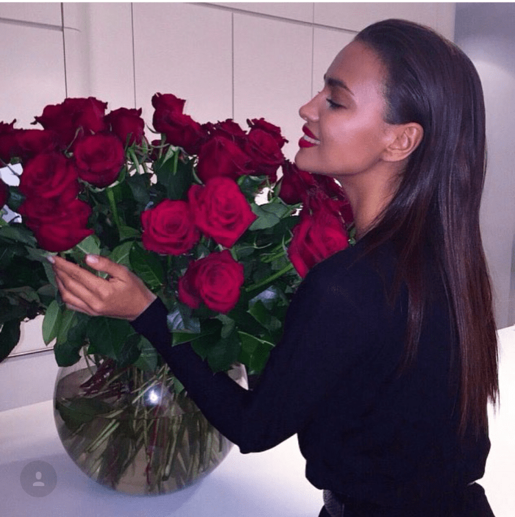 Ирина Шейк с розой