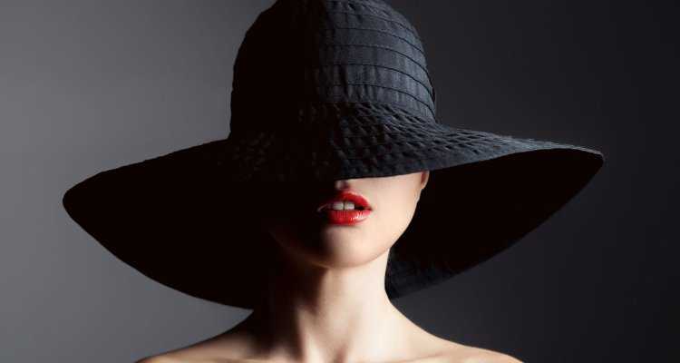 Женщина в шляпе брюнетка41